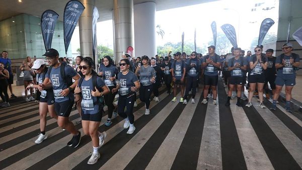 Antusias Ratusan Pelari Ikut Grey Days Run