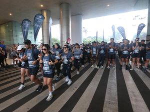 Antusias Ratusan Pelari Ikut Grey Days Run