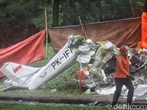 Saksi Ungkap Kondisi Korban Pesawat Jatuh: 1 Terkapar, 2 Tertelungkup Saksi Ungkap Kondisi Korban Pesawat Jatuh: 1 Terkapar, 2 Tertelungkup