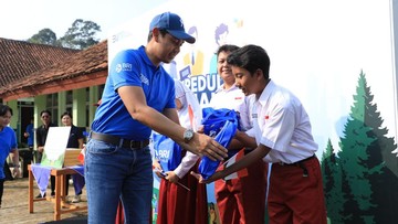 BRI Salurkan Bantuan Infrastruktur-Peralatan Sekolah untuk SD di Bogor