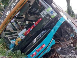 Polisi Amankan Sopir dan Kernet Bus Surya Kencana Setelah Kecelakaan Polisi Amankan Sopir dan Kernet Bus Surya Kencana Setelah Kecelakaan