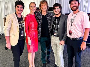 Penampilan Langka Celine Dion dengan Kedua Anak Kembar Bikin Syok Netizen Penampilan Langka Celine Dion dengan Kedua Anak Kembar Bikin Syok Netizen