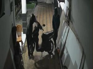 Motor Kuli Bangunan di Palembang Digondol Maling, Aksinya Terekam CCTV