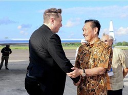 Disambut Luhut, Elon Musk Tiba di Bali