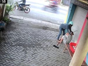Penjambret Bercelurit Incar Kalung Emak-Emak Masih Gentayangan di Sidoarjo Penjambret Bercelurit Incar Kalung Emak-Emak Masih Gentayangan di Sidoarjo
