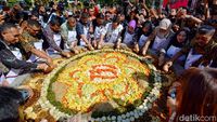 Potret Kemeriahan Festival Rujak Uleg di Surabaya