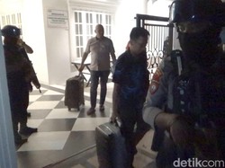 KPK 3 Jam Geledah Rumah Anak Buah SYL M Hatta di Parepare, Bawa 2 Koper