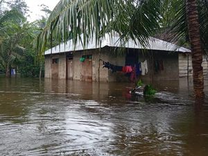 Banjir Rendam 150 Rumah Warga Desa Algadang Maluku Imbas Curah Hujan Tinggi Banjir Rendam 150 Rumah Warga Desa Algadang Maluku Imbas Curah Hujan Tinggi