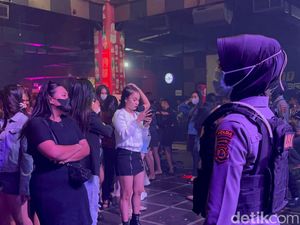 Razia Diskotek, Polisi Amankan 6 Pengunjung dan Pil Obat-obatan di Lantai