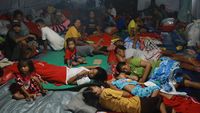 Potret Warga Terdampak Erupsi Gunung Ibu di Pengungsian