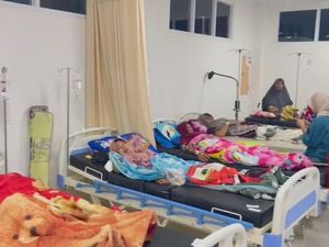 Diduga Keracunan Nasi Kotak dari Pengajian, 90 Warga Brebes Dirawat