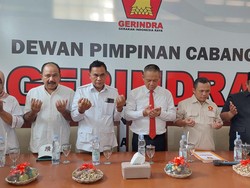 Arif Sugiyanto Serahkan Formulir Pendaftaran Cabup Kebumen ke Gerindra