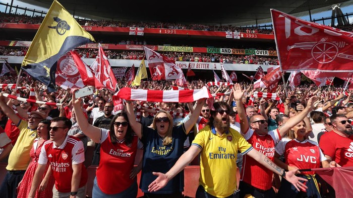 Soccer Football - Premier League - Arsenal v Everton - Emirates Stadium, London, Britain - May 19, 2024  Arsenal fans with flags inside the stadium before the match Action Images via Reuters/Paul Childs EDITORIAL USE ONLY. NO USE WITH UNAUTHORIZED AUDIO, VIDEO, DATA, FIXTURE LISTS, CLUB/LEAGUE LOGOS OR LIVE SERVICES. ONLINE IN-MATCH USE LIMITED TO 120 IMAGES, NO VIDEO EMULATION. NO USE IN BETTING, GAMES OR SINGLE CLUB/LEAGUE/PLAYER PUBLICATIONS. PLEASE CONTACT YOUR ACCOUNT REPRESENTATIVE FOR FURTHER DETAILS..