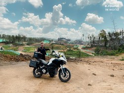 Bule Keliling Dunia Naik Motor Listrik, Kini Mendarat di IKN