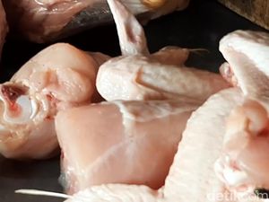 Harga Daging Ayam di Tasik Naik, Pedagang: Mau Lebaran Haji