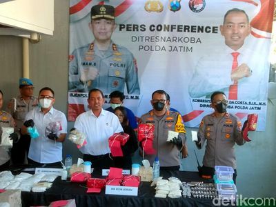 Polisi Bongkar Home Industry Ekstasi dan Pil Koplo di Surabaya