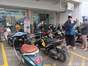 Pengakuan Jukir Minimarket: Penghasilan Lebih dari UMR