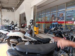 Jukir Liar Ngumpet di Toilet Minimarket Jaktim Saat Dirazia Petugas Dishub