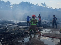 Kebakaran Hanguskan Rumah Tukang Citraland Tallasa City Makassar