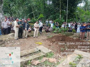 Makam Mahasiswi Terbongkar Misterius di Purbalingga, Warga Gelar Ronda Makam Mahasiswi Terbongkar Misterius di Purbalingga, Warga Gelar Ronda