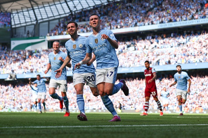 MANCHESTER, ENGLAND - MAY 19: Phil Foden of Manchester City celebrates after scoring a goal to make it 2-0 during the Premier League match between Manchester City and West Ham United at Etihad Stadium on May 19, 2024 in Manchester, England.(Photo by Robbie Jay Barratt - AMA/Getty Images)