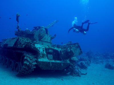 Melihat Museum Militer di Bawah Laut Yordania