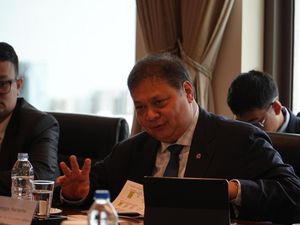 Airlangga Bertemu Bos Lotte Chemical Bahas Proyek Pabrik di Cilegon Airlangga Bertemu Bos Lotte Chemical Bahas Proyek Pabrik di Cilegon