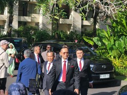 Menteri AHY Berjalan Kaki Hadiri Pembukaan Upacara World Water Forum di Bali