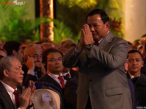 Gestur Prabowo saat Dikenalkan Jokowi Sebagai Presiden Terpilih di WWF Bali
