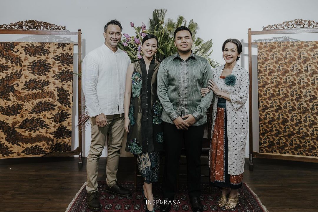 Momen Pertunangan Nabila Sudiro