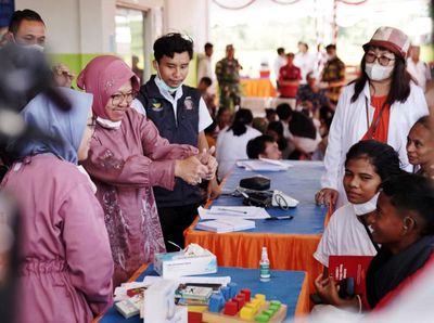 Momen Risma Pantau Baksos Kemensos di Sumba Timur