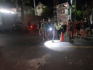 Seorang Pemotor Tewas gegara Tabrak Belakang Truk di Buleleng Seorang Pemotor Tewas gegara Tabrak Belakang Truk di Buleleng