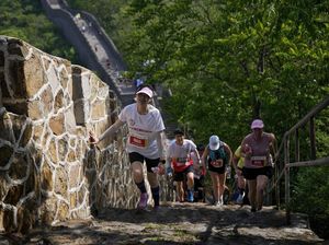 Potret Keseruan Lari Marathon di Tembok Besar China