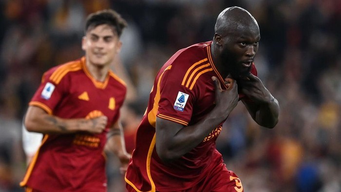 ROME, ITALY - MAY 19: Romelu Lukaku of AS Roma celebrates his goal during the Serie A TIM match between AS Roma and Genoa CFC at Stadio Olimpico on May 19, 2024 in Rome, Italy. (Photo by Image Photo Agency/Getty Images)