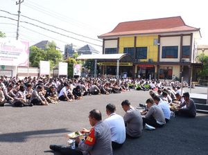 Jalin Keakraban, Kapolres Bojonegoro Sarapan Nasbung Bersama Anggota