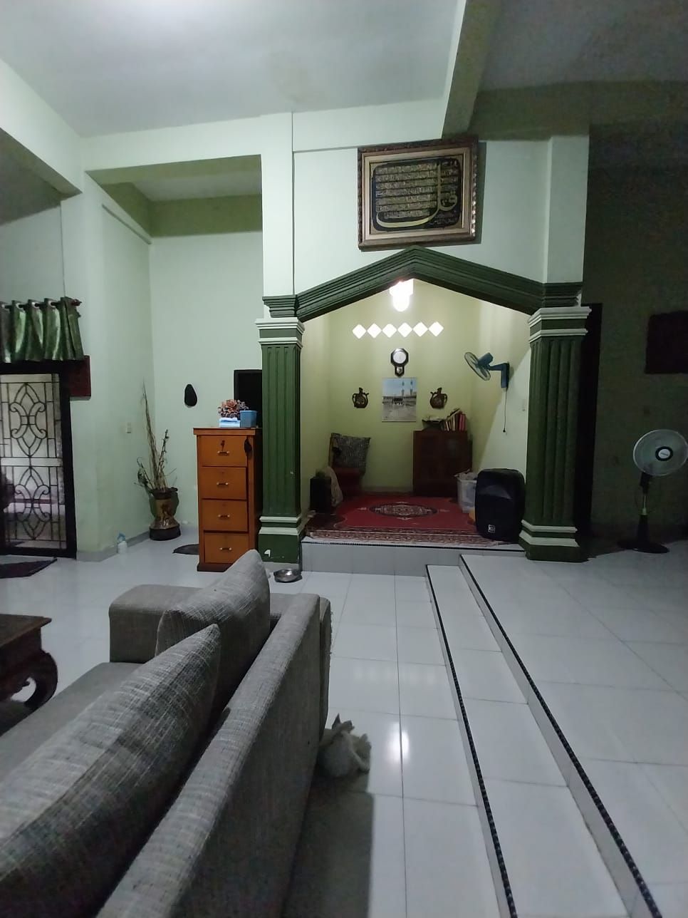 Tampilan Musala di rumah keluarga Babe Cabita.