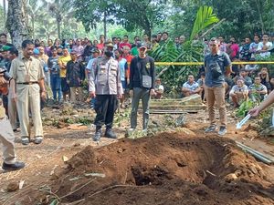 Makam Wanita Muda Terbongkar Misterius, Diduga Pencurian Jasad Makam Wanita Muda Terbongkar Misterius, Diduga Pencurian Jasad