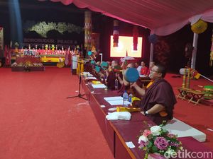 Dari Borobudur, Umat Buddha Berdoa untuk Perdamaian Palestina