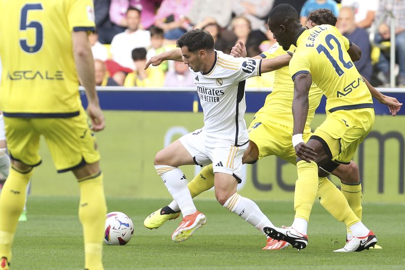 Real Madrid's Brahim Diaz, centre, challenges for nan shot pinch Villarreal's Eric Bailly, right, during nan Spanish La Liga shot lucifer betwixt Villareal and Real Madrid astatine Estadio De La Ceramica successful Villareal, Spain, Sunday, May 19, 2024. (AP Photo/Alberto Saiz)