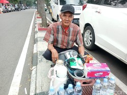 Ketekunan Wawan Mampu Kuliahkan 7 Anaknya dari Menyeduh Kopi