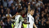 Tiga pemain di depan ditempati Arda Guler di kanan, Vinicius Jr di kiri, dan Kylian Mbappe sebagai penyerang tengah (Reuters)