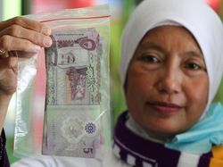 Asrama Haji Embarkasi Surabaya Sediakan Jasa Penukaran Uang Riyal