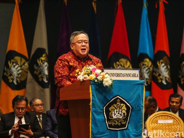 Bambang Brodjonegoro Isi Orasi Ilmiah di Wisuda Universitas Pancasila