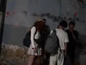 Ponpes yang Dikira Hotel Didatangi 4 Bule Nyasar Milik KH Syaikhona Kholil Ponpes yang Dikira Hotel Didatangi 4 Bule Nyasar Milik KH Syaikhona Kholil