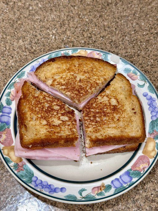 Cara Potong Sandwich Bentuk 'Y' Agar Sama Besar