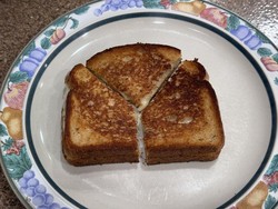 Begini Cara Potong Sandwich Bentuk Y Agar Sama Besar