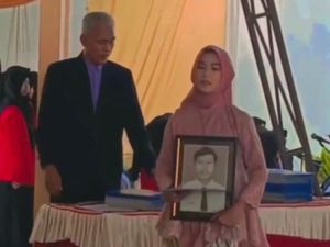 Momen Haru Korban Tewas Ledakan Petasan Balon Udara Ponorogo Ikut Wisuda Momen Haru Korban Tewas Ledakan Petasan Balon Udara Ponorogo Ikut Wisuda