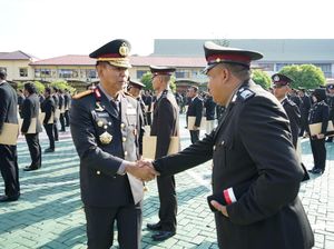 Kapolda Kalsel Apresiasi 2 Polisi Tangkap Pelaku Pembunuhan Buron Setahun Kapolda Kalsel Apresiasi 2 Polisi Tangkap Pelaku Pembunuhan Buron Setahun