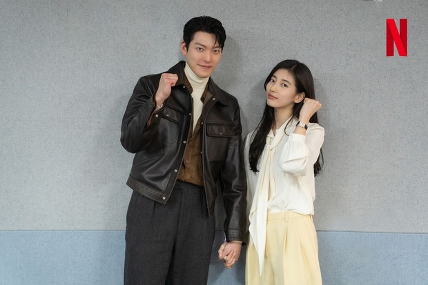 Kim Woo Bin dan Suzy/Foto: Netflix Korea