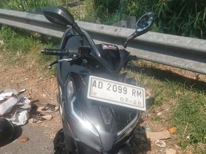 Brakk! Laka Mobil Tabrak Motor di Teras Boyolali, 1 Tewas Brakk! Laka Mobil Tabrak Motor di Teras Boyolali, 1 Tewas